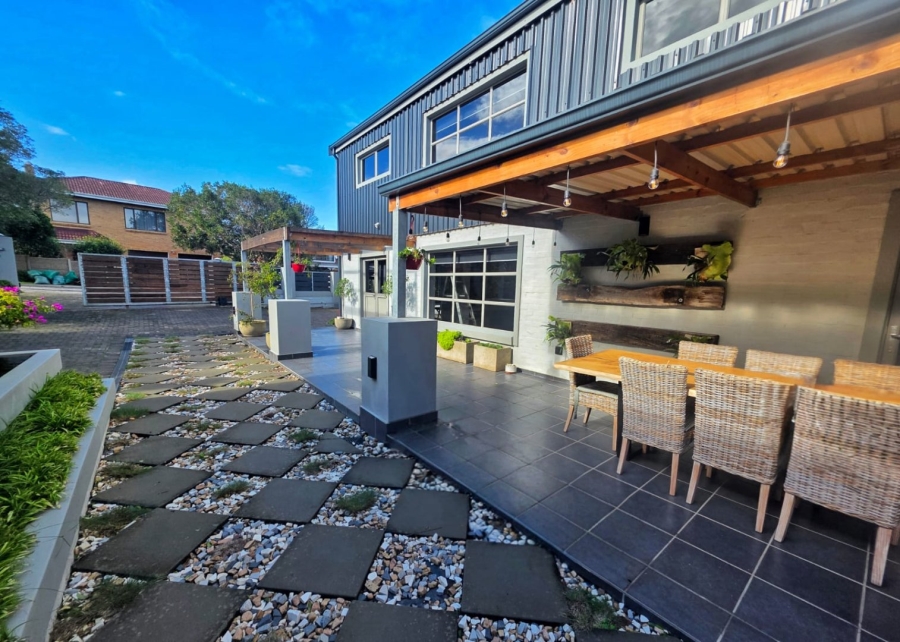 5 Bedroom Property for Sale in Wilderness Central Western Cape